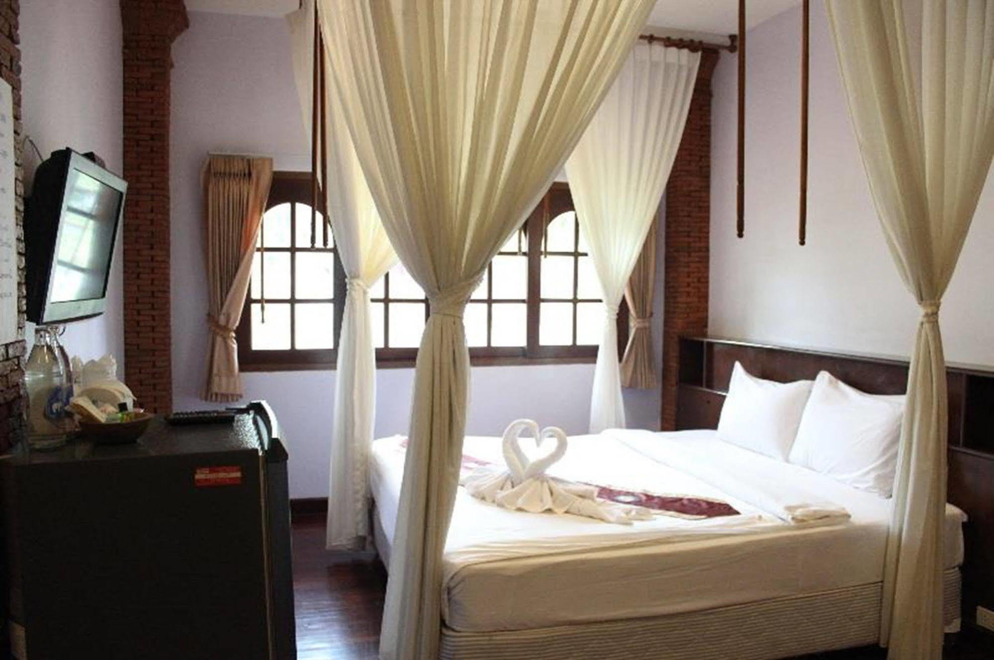 Boom Boom Beach Resort Laem Sing Chanthaburi Esterno foto