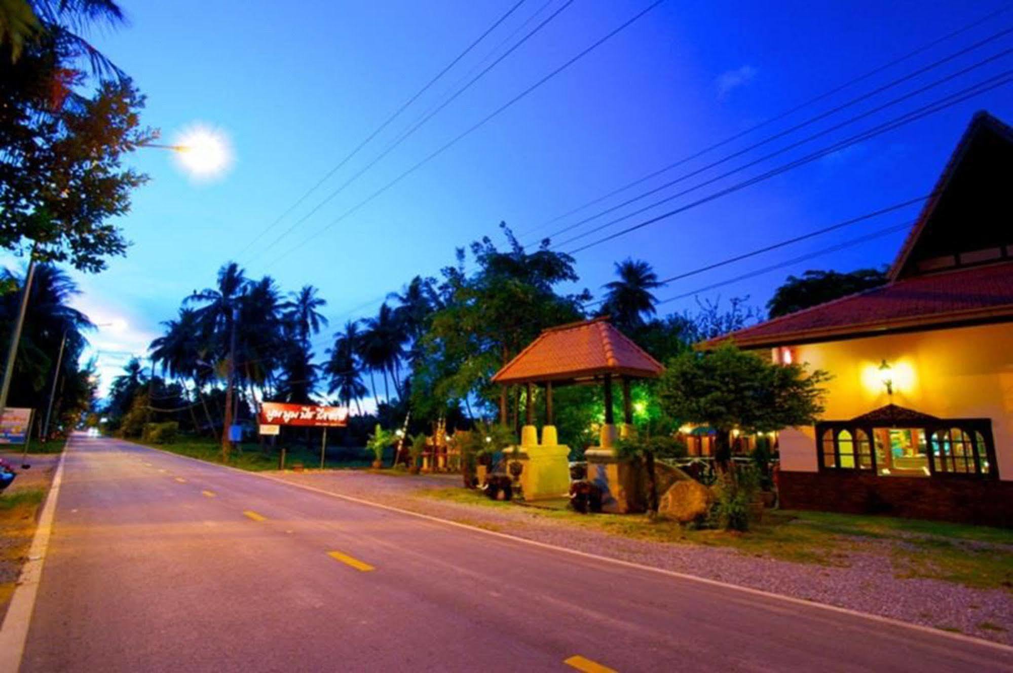 Boom Boom Beach Resort Laem Sing Chanthaburi Esterno foto
